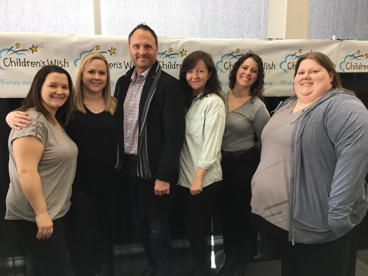 ahern54's tweet photo. A great crew of ⁦@RBC⁩ folks helping to set up for ⁦@ChildrensWishPE⁩ annual Family Feud fundraiser!!!  Such a great event for a amazing organization!!! ⁦@trishvardy⁩ https://t.co/BFJj87y6Bv