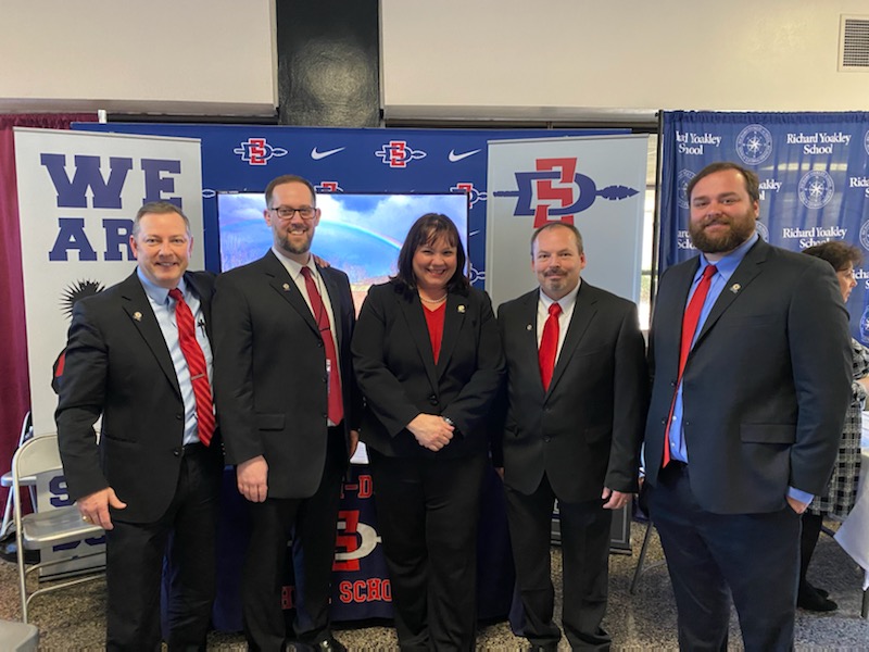 Knox Co Career Fair with my SoKno team. We think it went well! Thanks <a href="/LNSTEM_MrAllen/">Jimm Allen</a> for photo! #OneTribe