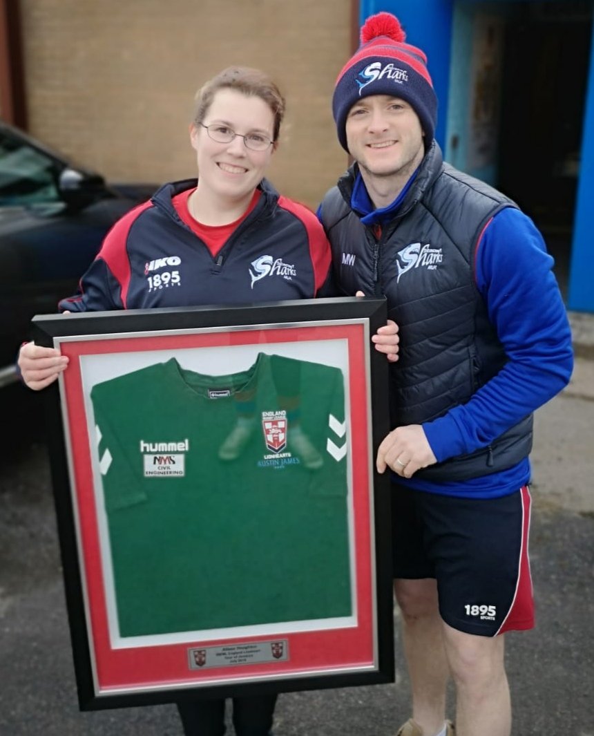 Congratulations to Alison Houghton here seen being presented with her framed Head Physio shirt from the 2019 <a href="/NWLionhearts/">NWML Lionhearts</a>  tour to Jamaica, by Open Age Head Coach, @MarkWar08142777  👏👏👏🔵🔴⚪🦈🦈🦈