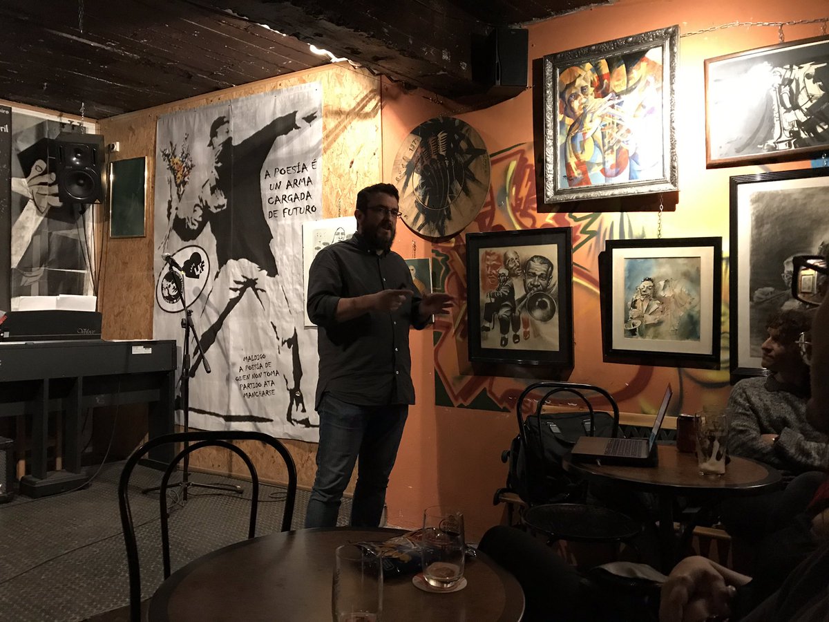 En el Uf con @mcollado_CHUS hablando de envejecimiento ¿cómo superar los 100 con calidad de vida? <a href="/EeepVigo/">Escépticos en el Pub Vigo</a>