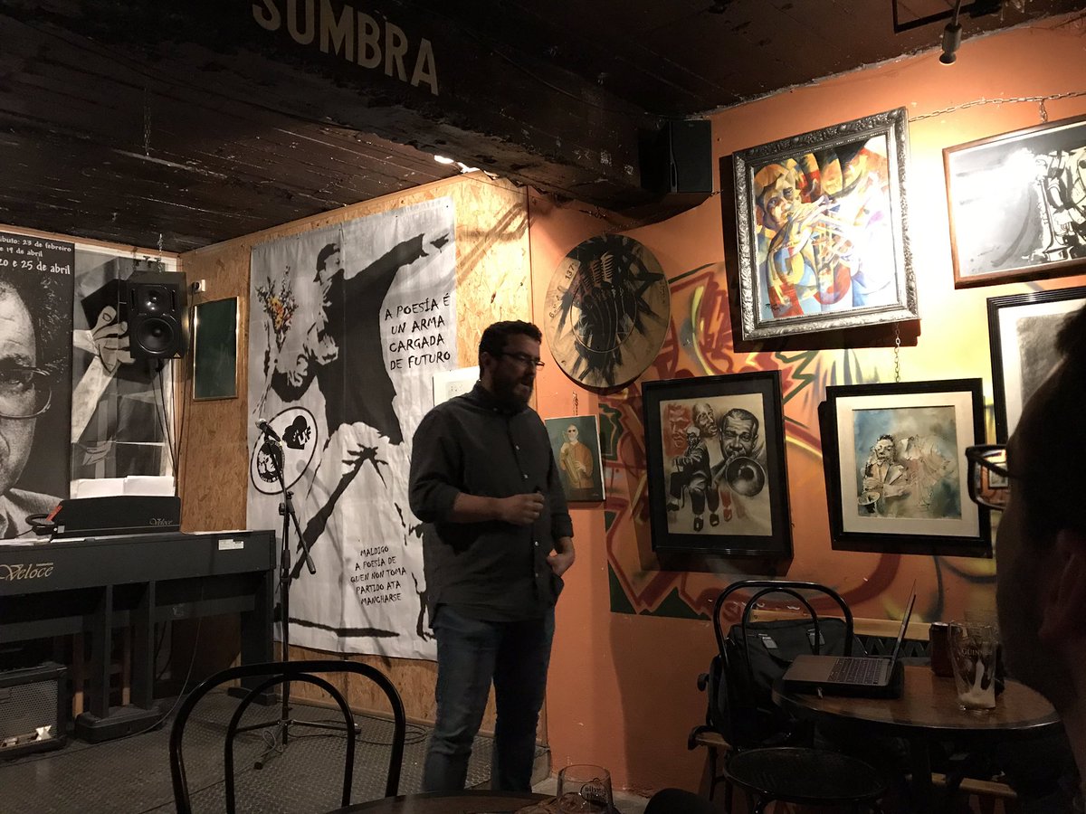 Estamos escuchando a @mcollado_CHUS, que nos cuenta cuáles han sido las teorías antienvejecimiento... esperamos que llegue a contarnos la que nos permita vivir más de 100 años muy sanotes :D #eeepvigo