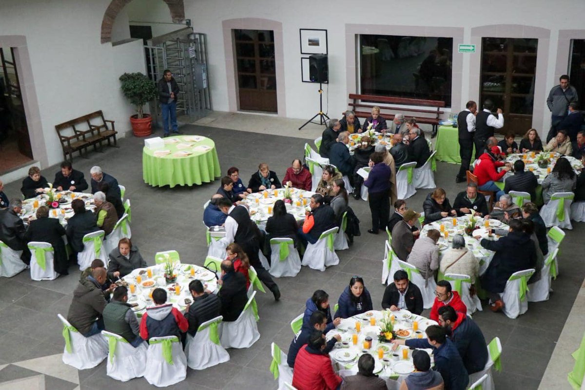 MaryCarmenS_'s tweet photo. Un gusto convivir en el Desayuno de la generación de ex alumn@s de la escuela secundaria federal Antonino Audirac, agradezco la invitación de mi amigo el Lic. Gabriel Reyes Cardoso su invitación que tengan un bonito sábado 🙅🏼‍♀️.
#MujerdeHechosyResultados, #LXLegislatura, #ESFAA, https://t.co/JlR9iZKu4W