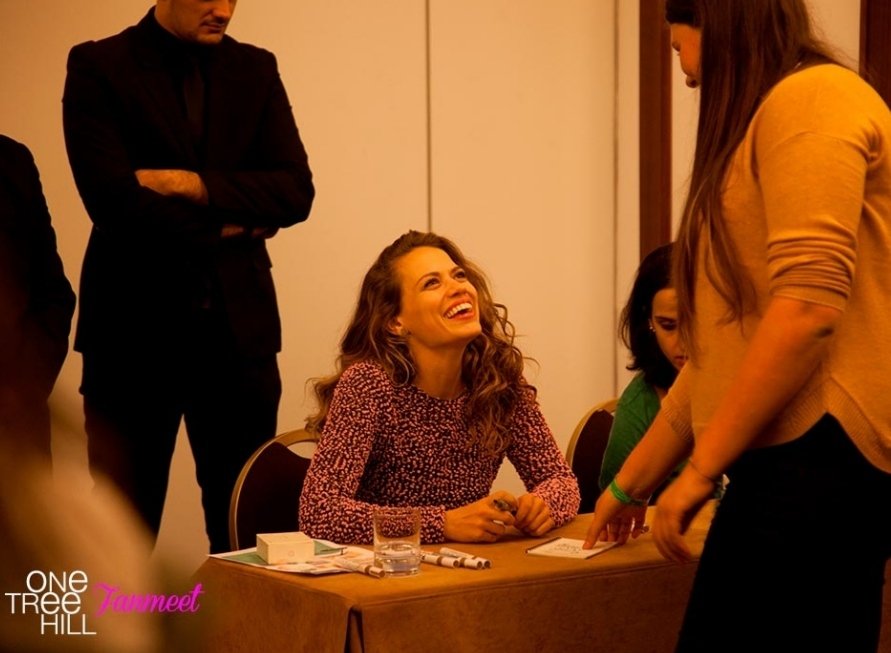 KLZ_Events's tweet photo. Memories from #OTHFanMeet! 
#OTHFanMeet second edition in #Milan in 2014 with Bethany Joy Lenz, Tyler Hilton, Paul Johansson and Antwon Tunner. Would you like to have any other #klz_fanmeet in the future?
More info at https://t.co/qCnJm3ampM https://t.co/mvCIMF4OaA