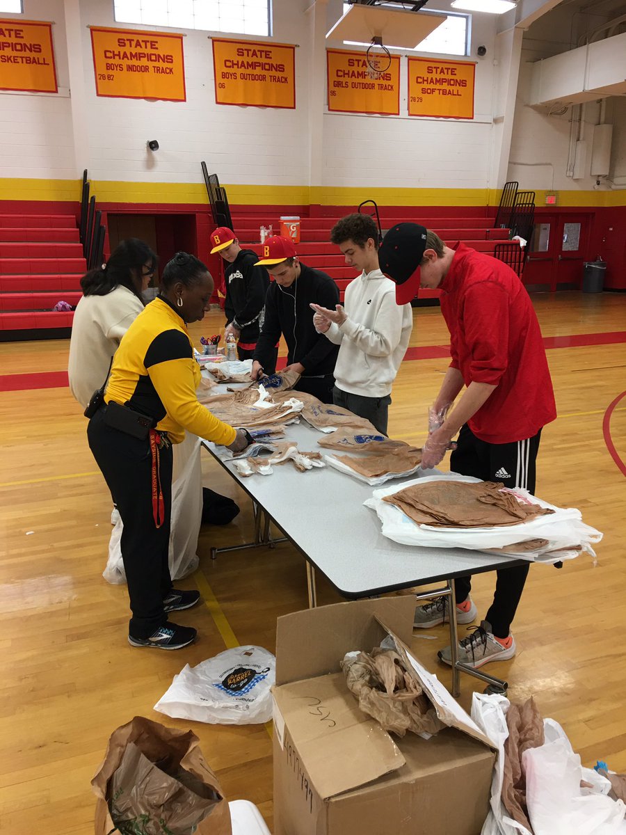 Hello_Newman00's tweet photo. Our @BHSMarlins #2020BHSSALT #ServiceProject is in full gear! We have some great help already here & more on the way! Truly #Warmsthe❤️💛 #homelesshustlenetwork #MakeYourMarkMarlins #PLARNMats @VBFACE1 @vbschools @WTKR3 @WAVY_News @13NewsNow @PilotSportsNow @virginianpilot https://t.co/GOTpKQjhFB