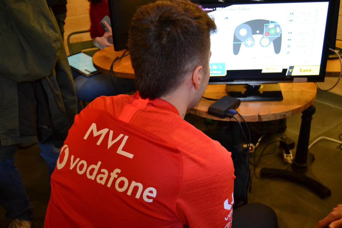 GIANTXGG's tweet photo. Nuestro @MVL_FG está jugando ahora los cuartos de final de winners del #CodecCall5. ¡Síguelo en directo! 👇
📺 https://t.co/droB4xOlUj
#WeAreGiants #VodafoneGiants https://t.co/R1DDDfp9so