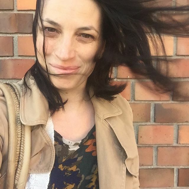 ZetaemmeDesign's tweet photo. Hiii! So this is me, the face behind the brand, a bit more windswept than usual haha. My name is Zsuzsanna and I’m the all-in-one one here at Zetaemme: designer, maker, photographer, social media manager, supplies buyer, order packer, post runner, email … https://t.co/vXP7MRNyQV https://t.co/40wdtyoFG6