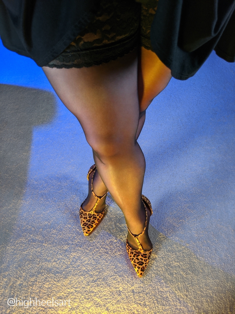 HighHeelsArt's tweet photo. Ethereal Vision III
#ethereal #etherealvision #highheelsart #highheels #highheelpumps #tstraps #tstrappumps #leopardprintheels #stilettos #stilettoheels #stilettopumps #tacones #talons #stockingsandheels https://t.co/Qb4p2Cyibo