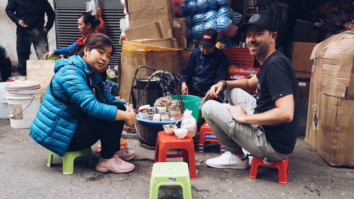 Onedayonetravel's tweet photo. La vieille ville d’#Hanoi, de bon matin.
Les ruelles résonnent au son des klaxons alors que les couleurs et les senteurs inondent nos sens 😍
#Vietnam #oldHanoi #ShantiTravel #blogvoyage #onedayonetravel https://t.co/Oe72MKl2Dl