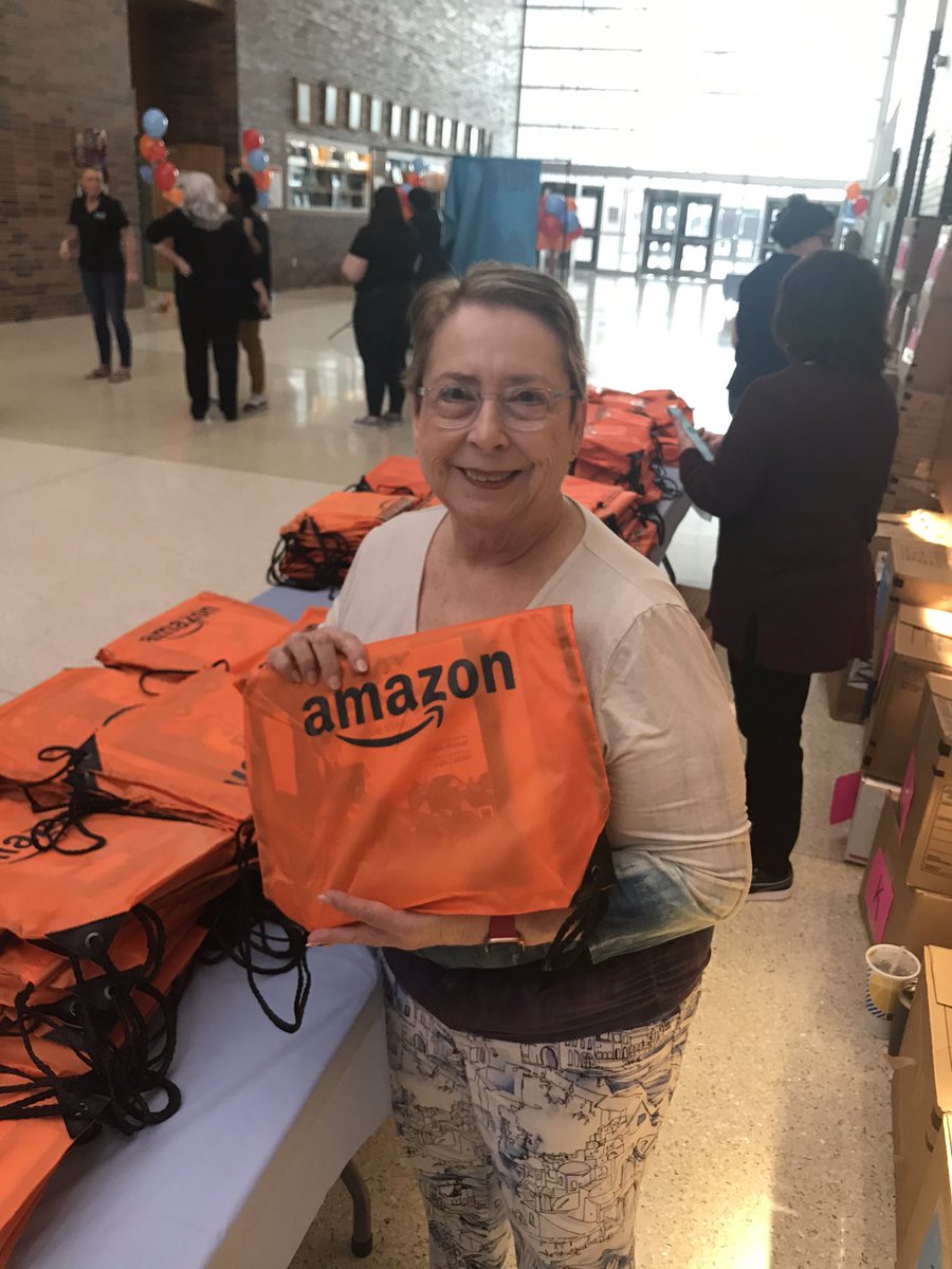 DHLibraryStax's tweet photo. #ReadForMe in DallasISD @HighAdamson is in full effect!!! Come thru!!! 🤗 @DISD_Libraries https://t.co/DRvY3JKJfx