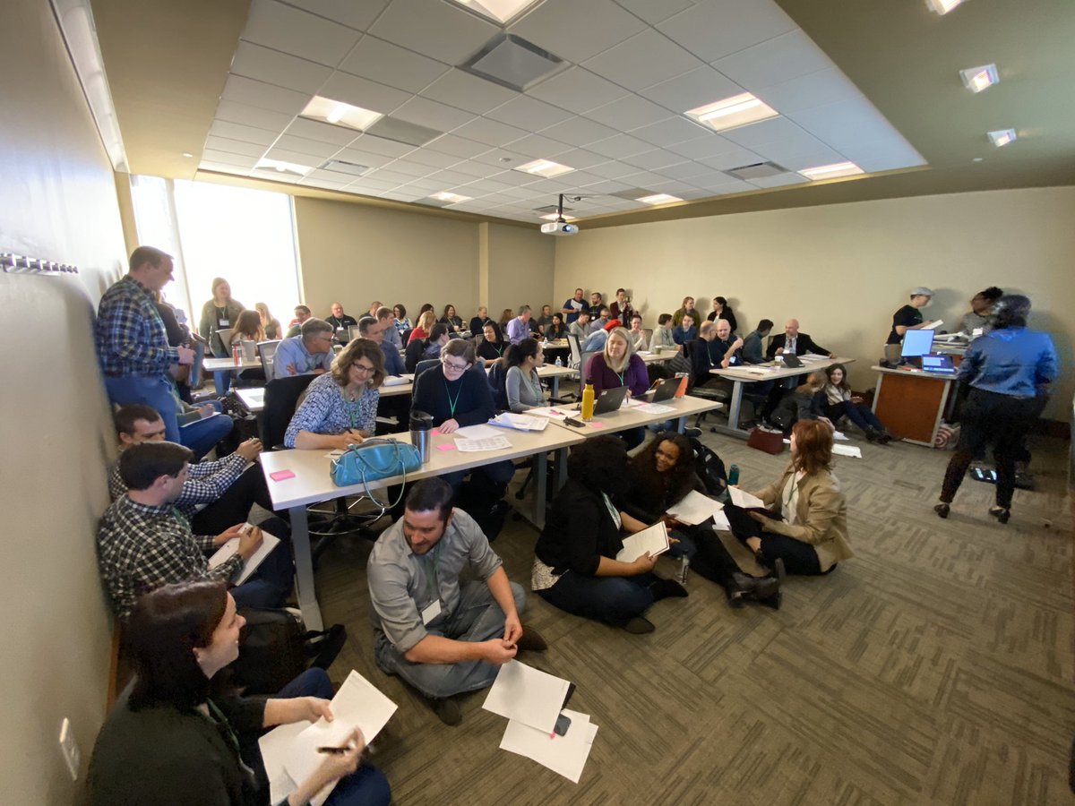 stlprodmgmt's tweet photo. Sitting room only for this session on how to be a kick a** #prodmgmt leader #pcstl https://t.co/pOk9cvZZoa
