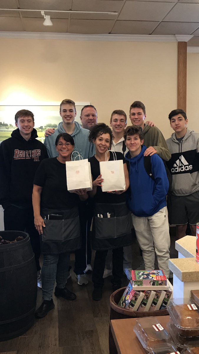 DaBigDawg1111's tweet photo. These two ladies have been part of our winning tradition all season feeding the boys every Saturday! Hope to see them next Sat morn! #bobevans #weready #ships https://t.co/ErMLqlBOgV