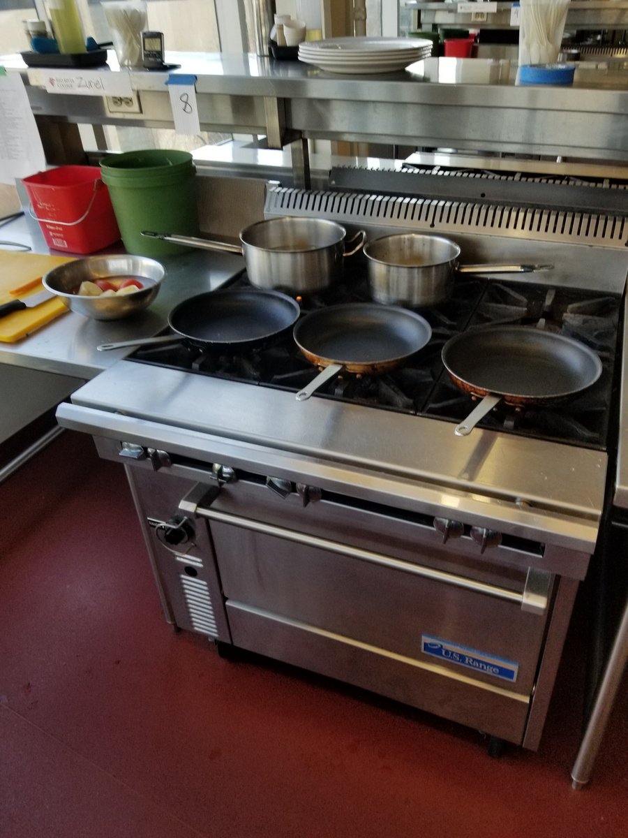 CulinaryFedera1's tweet photo. We have begun and everyone is cooking up a storm #FoodWars #Culinaryarts https://t.co/Ivj9sRlaFd