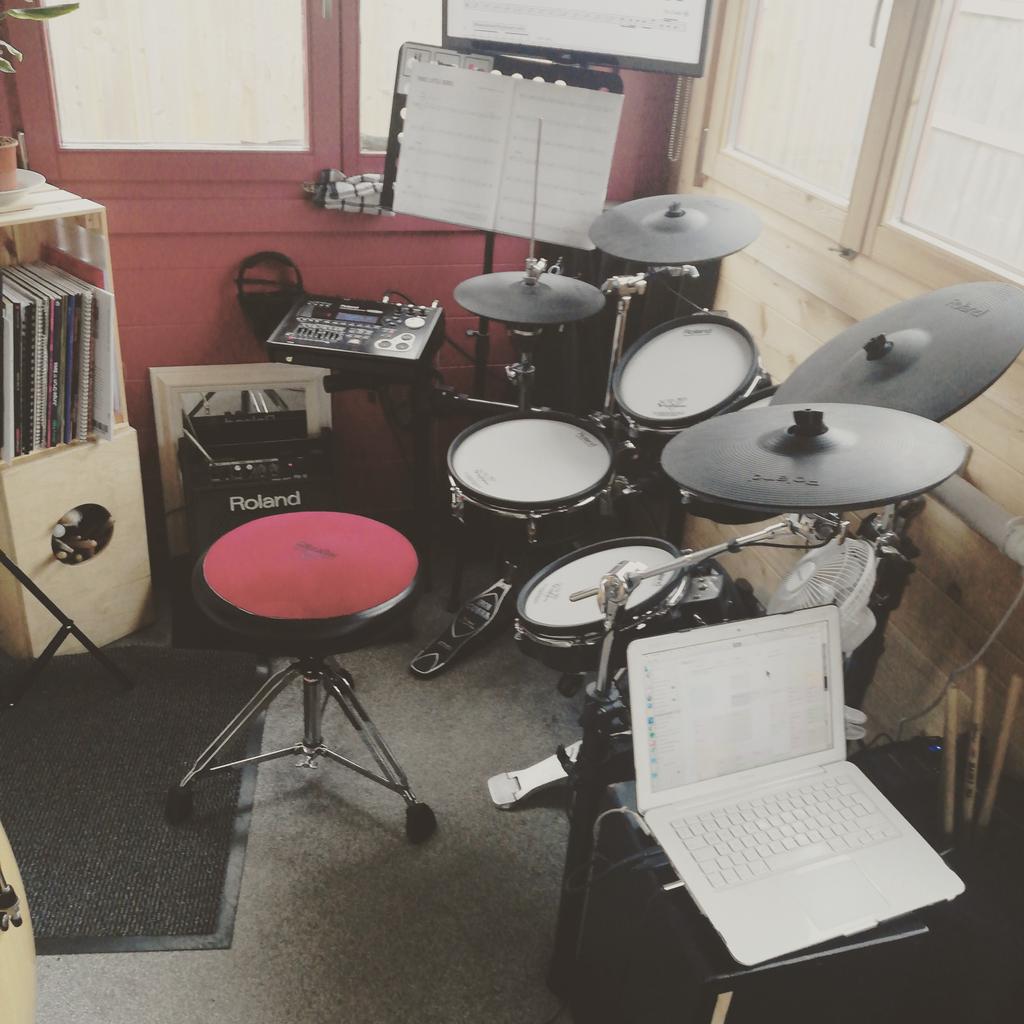 Full day of teaching at the academy today.
Some great work being done by everyone.

#studio #drumacademy #drumstudio #drumlessons #onetoonetuition #one2onetuition #ollieboormandrumacademy