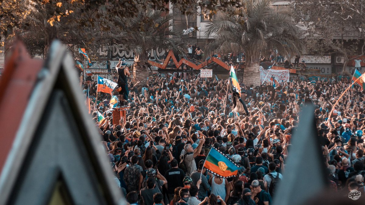 SPSProd's tweet photo. (06-03-2020 a más de 4 meses del inicio del estallido social) esto no prendió cabros 🙌🏿✊🏿🔥💣

#spsprod #renunciapiñera #chiledesperto #noestamosenguerra #estamosunidos #primeralinea #acab #protesta #plazadignidad #highlights #highlightscl #foteroscl #instachile #photographer https://t.co/o6QPQ00zSy