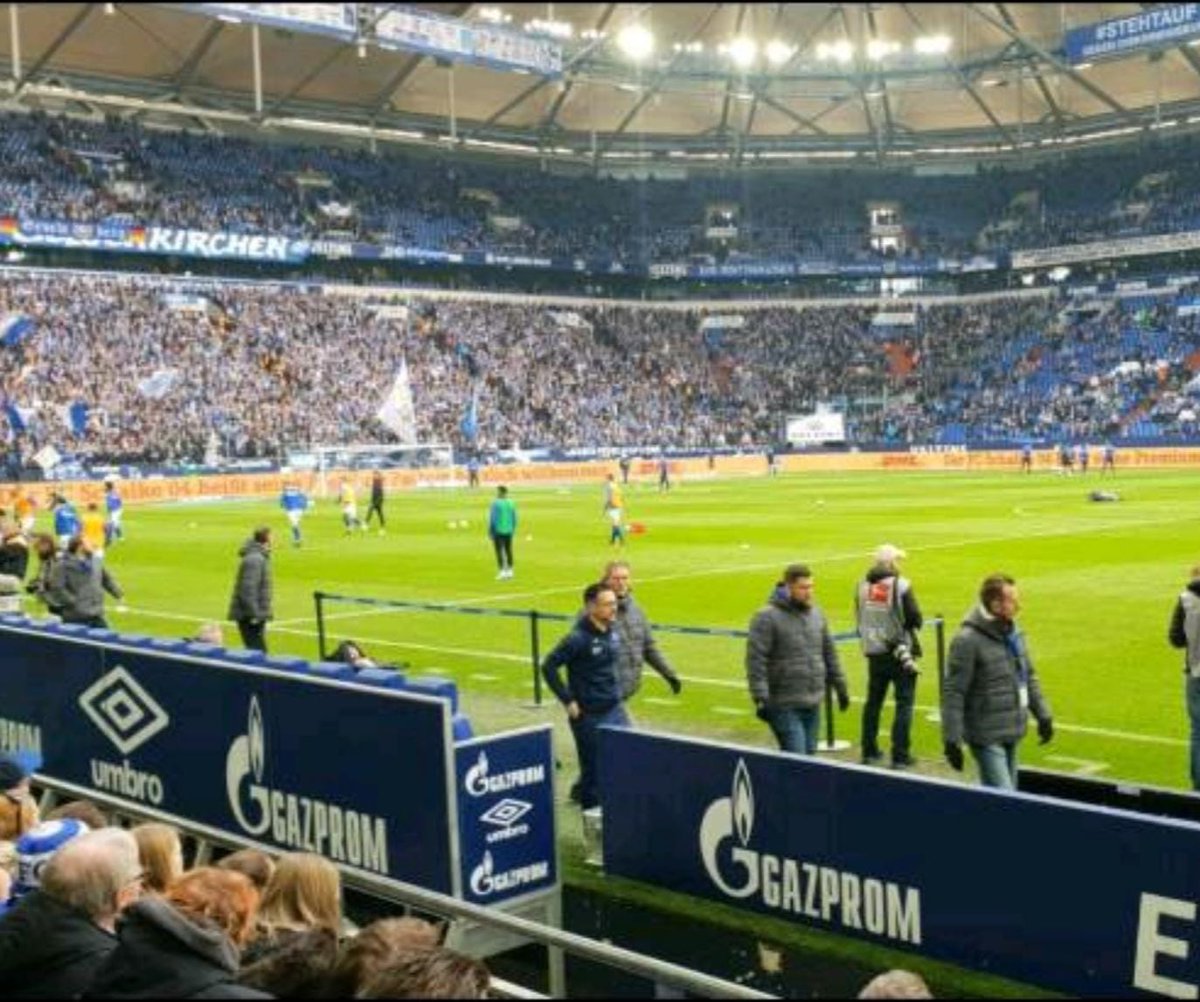 ReportS04's tweet photo. #S04 : Ist das Stadion wegen dem #Coronavirus so leer? https://t.co/KwnQ2jv0s8