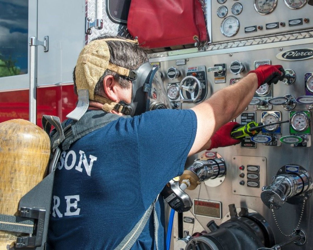 FireRescue1's tweet image. What to wear: Firefighter PPE outside the hot zone

Many firefighters are unsure as to the type of PPE that should be worn in the warm zone
buff.ly/38e08UE