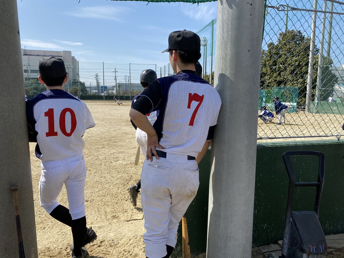 京大医学部準硬式野球部 春リーグ 阪医vs京医 結果は8 6と負けてしまいましたが皆好プレーが多く 今回の経験を次に生かしたいと思います また マネの方からバレンタインも頂きました ありがとうございます 春から京大 春から京女 春から同女 京