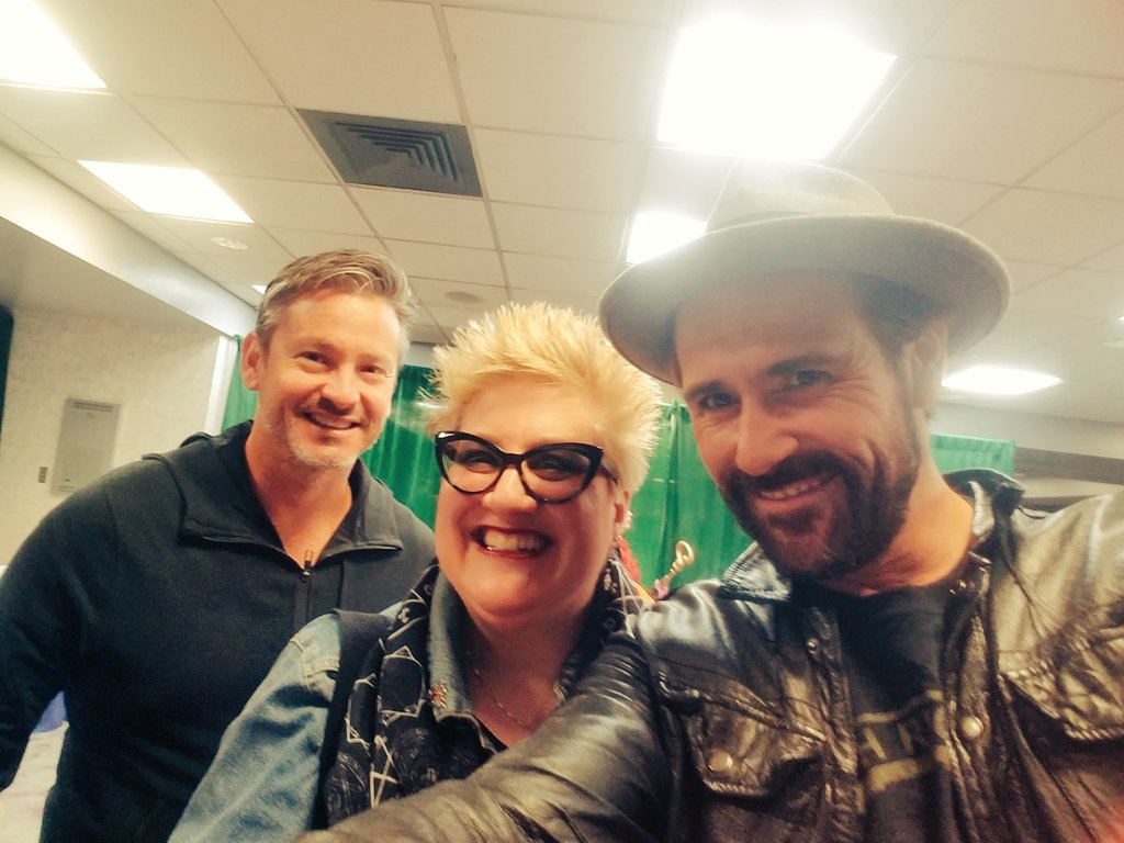 KimMerville's tweet photo. Always Fun Selfies with #LegendsOfTomorrow's own #Constantine @MattRyanReal &amp; his friend Mark Jules Wright at #Pensacon.  
#Hellblazer
#JohnConstantine🇬🇧👔🧥🚬
#ConstantineCityOfDemons
#JLDApokolipsWar
#AssassinsCreedBlackFlag
#Pensacon2020 https://t.co/sIMOqcVVtP