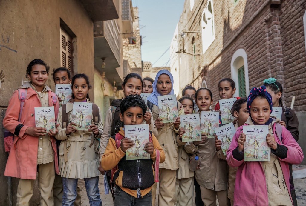 HannahPethen's tweet photo. RT @ShaimaaElbana: amazing photo of #Shutb children with the first Tale of their village! Created by @fkeshk , illustrated by Enas Dahi Ahmad, designed by Mostafa Zohdy as part the @NewtonFund Project @britishmuseum @BritishCouncil @UKinEgypt @ilonareg https://t.co/sb8KUjGP2C