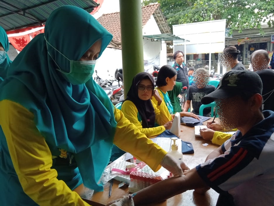 dinkespati's tweet photo. 20200306 Jumat, 6 Maret 2020 SSR Fatayat NU dan Dinas Kesehatan Pati Bidang P2 melaksanakaan sosialisasi tentang HIV/AIDS dan IMS (Infeksi Menular Seksual) serta kegiatan mobile VCT di Desa Sambiroto Kecamatan Tayu
#hiv/aids
#mobilevct
#germas
#dinkespati https://t.co/jqxwdy8DAU