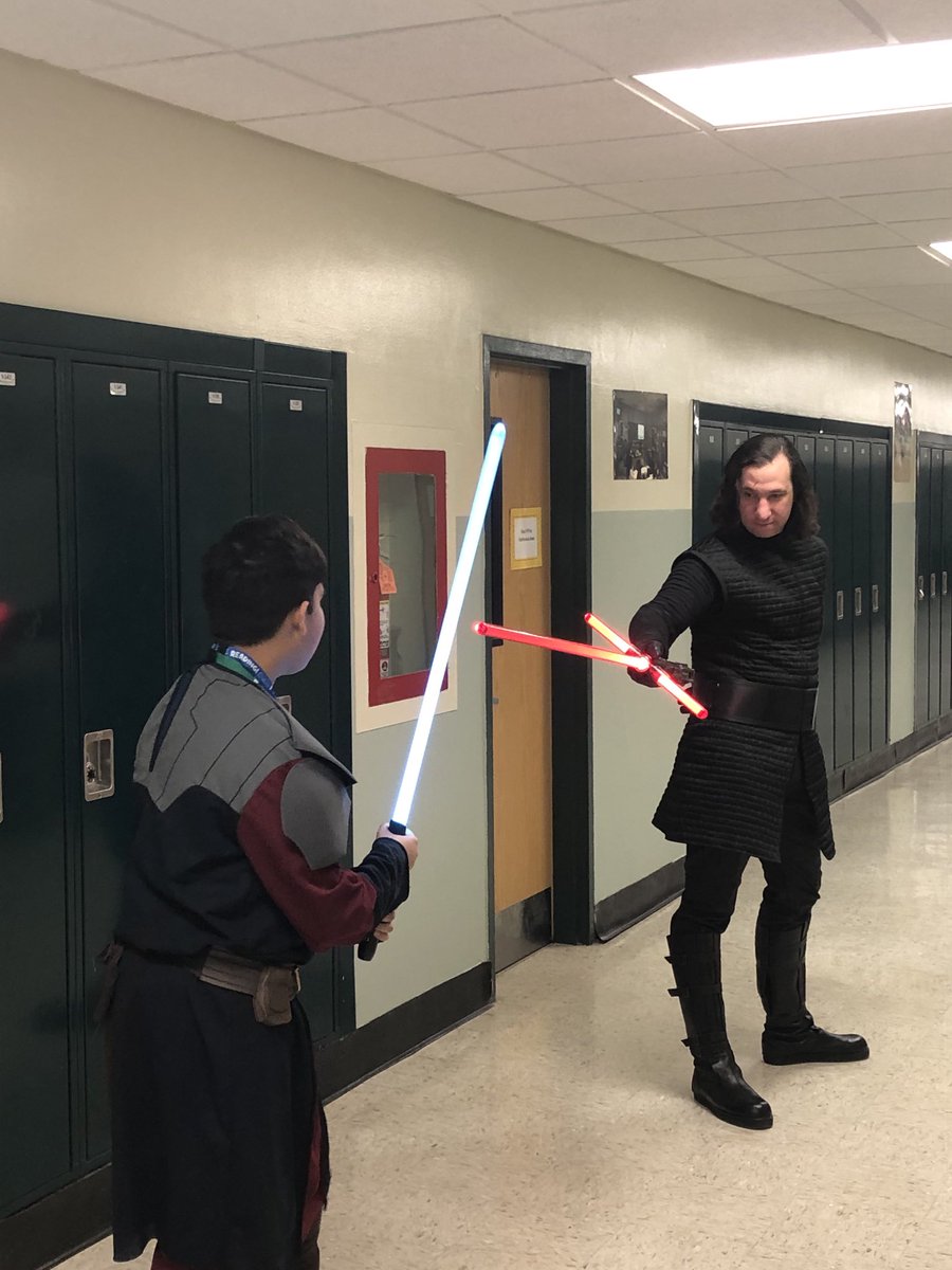 Genre Con participants in action! ⁦<a href="/HMSDalers/">Luis Pena</a>⁩ ⁦<a href="/HowittLibrary/">Howitt Library</a>⁩