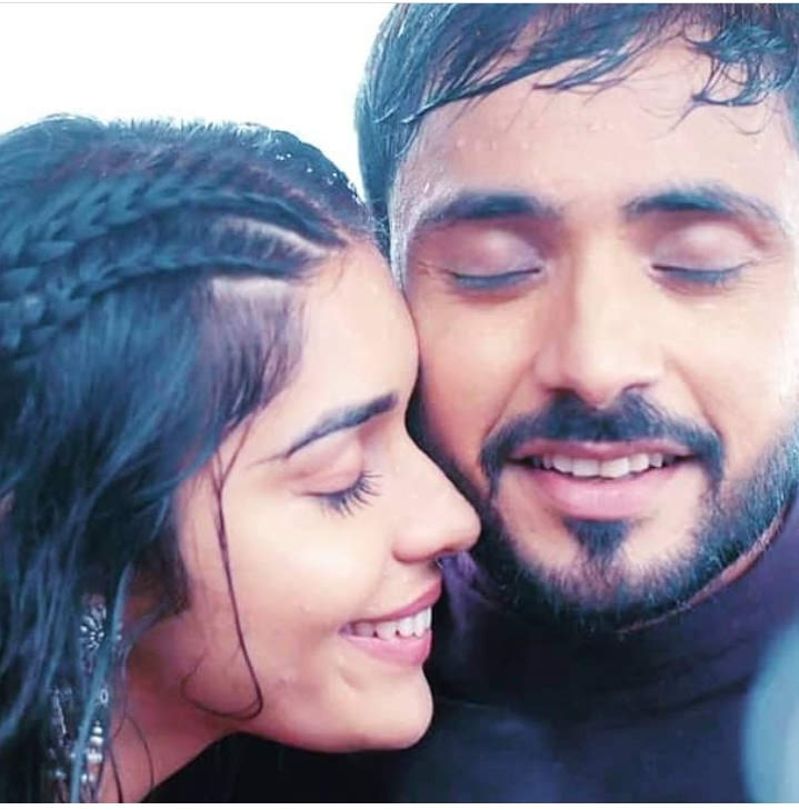 Aza2417's tweet photo. I promise you.
No one will ever take your place in my heart💜.
#Adisha
#AdnanKhan
#EishaSingh https://t.co/opP6HfNq0c