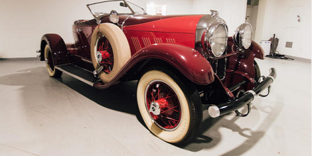 ClassicCar_R's tweet photo. 1928 Auburn Model 88 Boattail Speedster. 
Sold for €241,500 by @bonhamsmotoring 
One of its most spectacular products was the Al Leamy-styled Boat-tail Speedster, which was a new introduction to Auburn's eight-cylinder range for 1928.

#classic #auburn https://t.co/CdsKQu8jZP