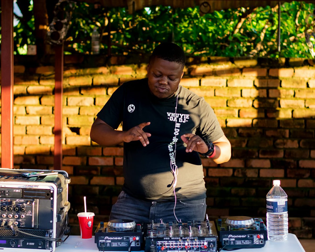 PicThisAfrica's tweet photo. Let's hangout this Sunday afternoon for #SundayCulture at Kab in Shayandima. It's just chilled vibes with a bit some games to keep it going
📸:@guruabstract
#VendaVibes #exploringwithoutlimits https://t.co/swCH9a3PlF