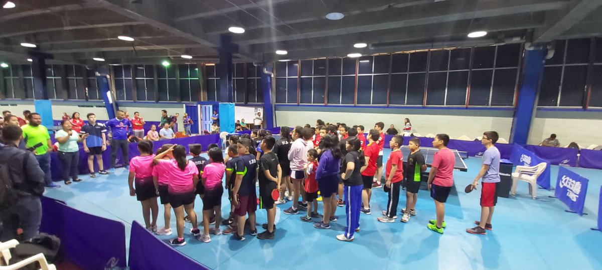 FesaltemeO's tweet photo. TENIS DE MESA

Esta mañana se inauguró el Campeonato Nacional U-11 U-13, en la sala de entrenamiento de la FESALTEME son más de 60 atletas procedentes de Santa Ana, Morazán, La Paz y San Salvador, ellos estarán luchando por ser los Campeones Nacionales de estas categorías.
#INDES https://t.co/OihnqMkjGk