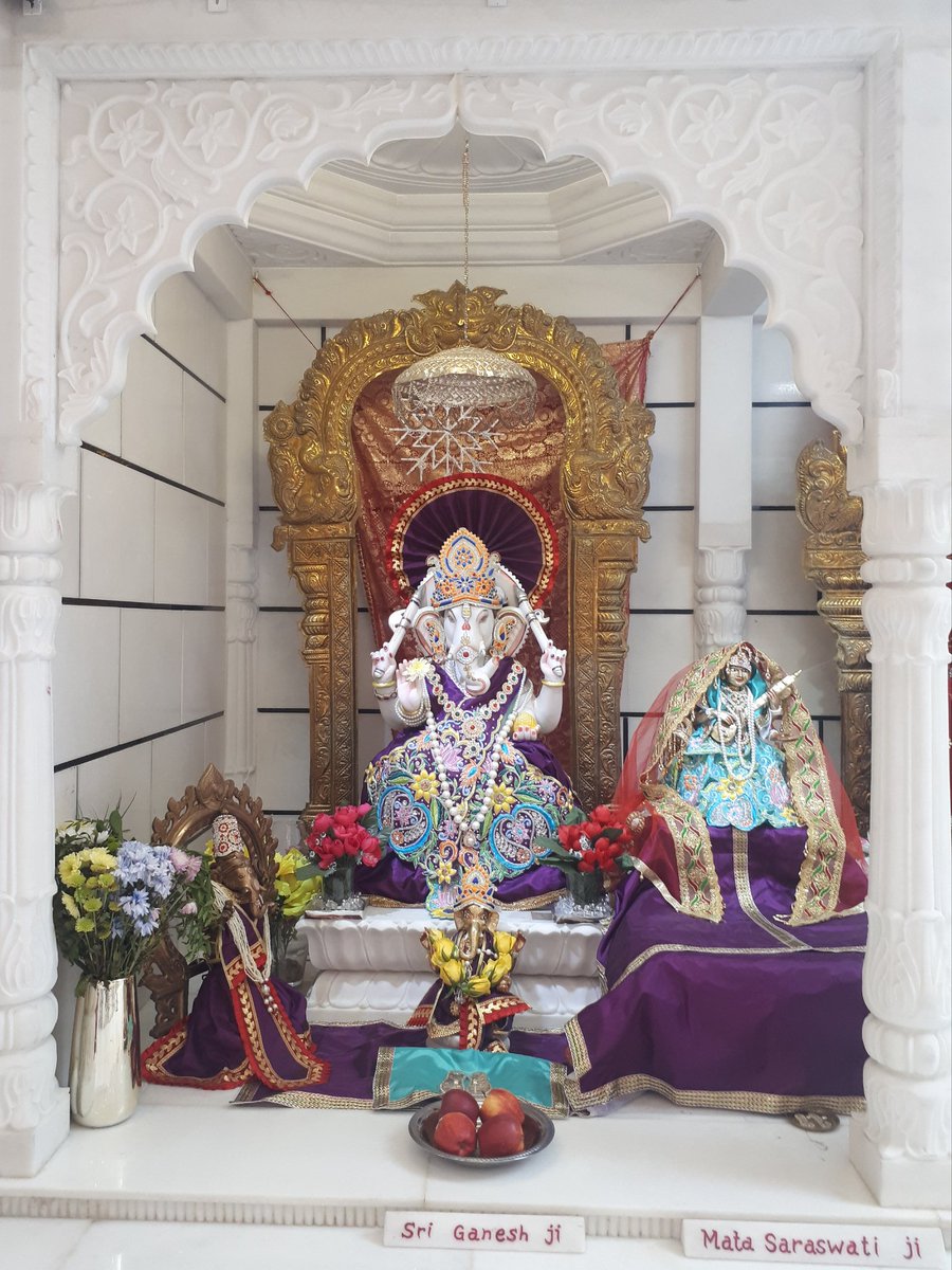 CatherineSimes's tweet photo. Be a tourist in your own city and take the Bradford Faith Trail - first Saturday of every month - a one mile walk taking in a Catholic Church, Mosque, Sikh and Hindu temples and @Bfdcathedral with tea, curry and sweets in between #visitbradford #Bradford2025 https://t.co/C4ZwCBVvTG