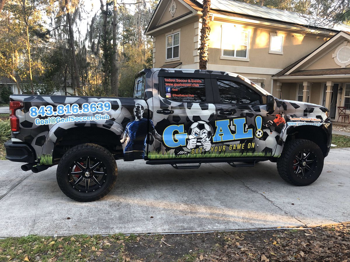 Goalsoccerclub's tweet photo. If u see us on the road , make a safe stop and ask 4 your presents from GOAL!! Si nos cruzas en el camino haz una parada segura y pregúntanos por tus regalos de GOAL! #soccerlife #lowcountrylife #futbol #soccer #blufftonsc #hhisc #lowcountry #laislamagazine https://t.co/jE7gMEF8py