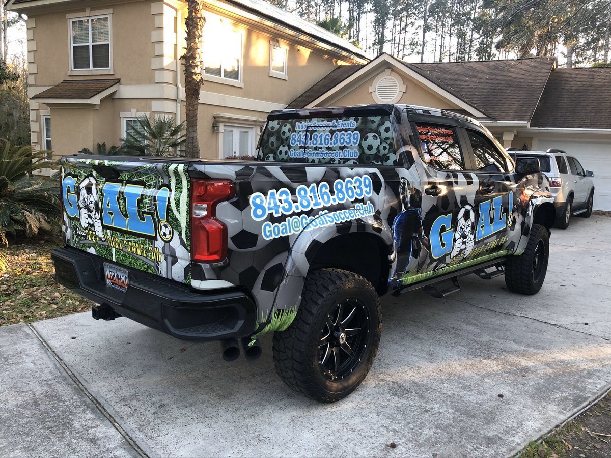 Goalsoccerclub's tweet photo. If u see us on the road , make a safe stop and ask 4 your presents from GOAL!! Si nos cruzas en el camino haz una parada segura y pregúntanos por tus regalos de GOAL! #soccerlife #lowcountrylife #futbol #soccer #blufftonsc #hhisc #lowcountry #laislamagazine https://t.co/jE7gMEF8py