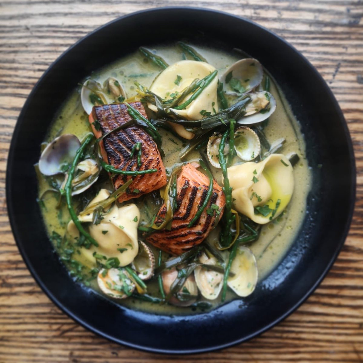 A stunning fish special tonight:
Charred sea trout with smoked trout tortellini, clams, cockles, samphire and leek 🤤
#edinburghgastropub #edinburghfoodies #pubfood #scottishtrout #seafood #shellfish #foodspecial #cheflife