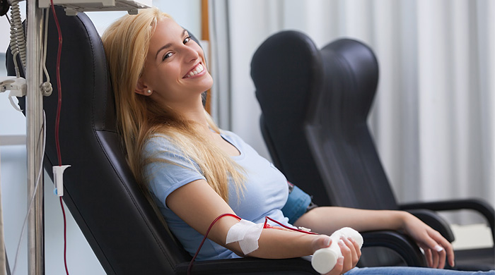 MinisteroSalute's tweet photo. 🩸Donare sangue significa donare vita. Ora è più importante che mai. Segui le indicazioni del @CentroSangue per fronteggiare l'emergenza #covid19:

✅dona in sicurezza
✅dona in modo controllato 

Leggi l'appello del Centro Nazionale Sangue e Civis ⤵
https://t.co/48dvWTyzke https://t.co/Hu7eFRE3sr