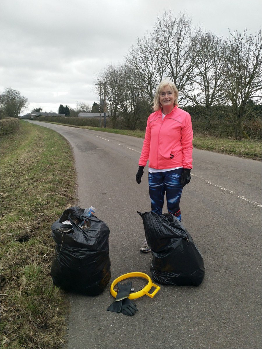 HighLegh10k's tweet photo. #Plogging the Route for tomorrow’s 10k at #highlegh It will be litter free for us all. Thanks to all the volunteers.@warrington_rc @MCRFrontrunners @knuttytriclub @KnuttyMums @SpectrumRc @vprc_warrington @warringtonnews @warringtonworld @waparkrun https://t.co/4QJmnrLymv