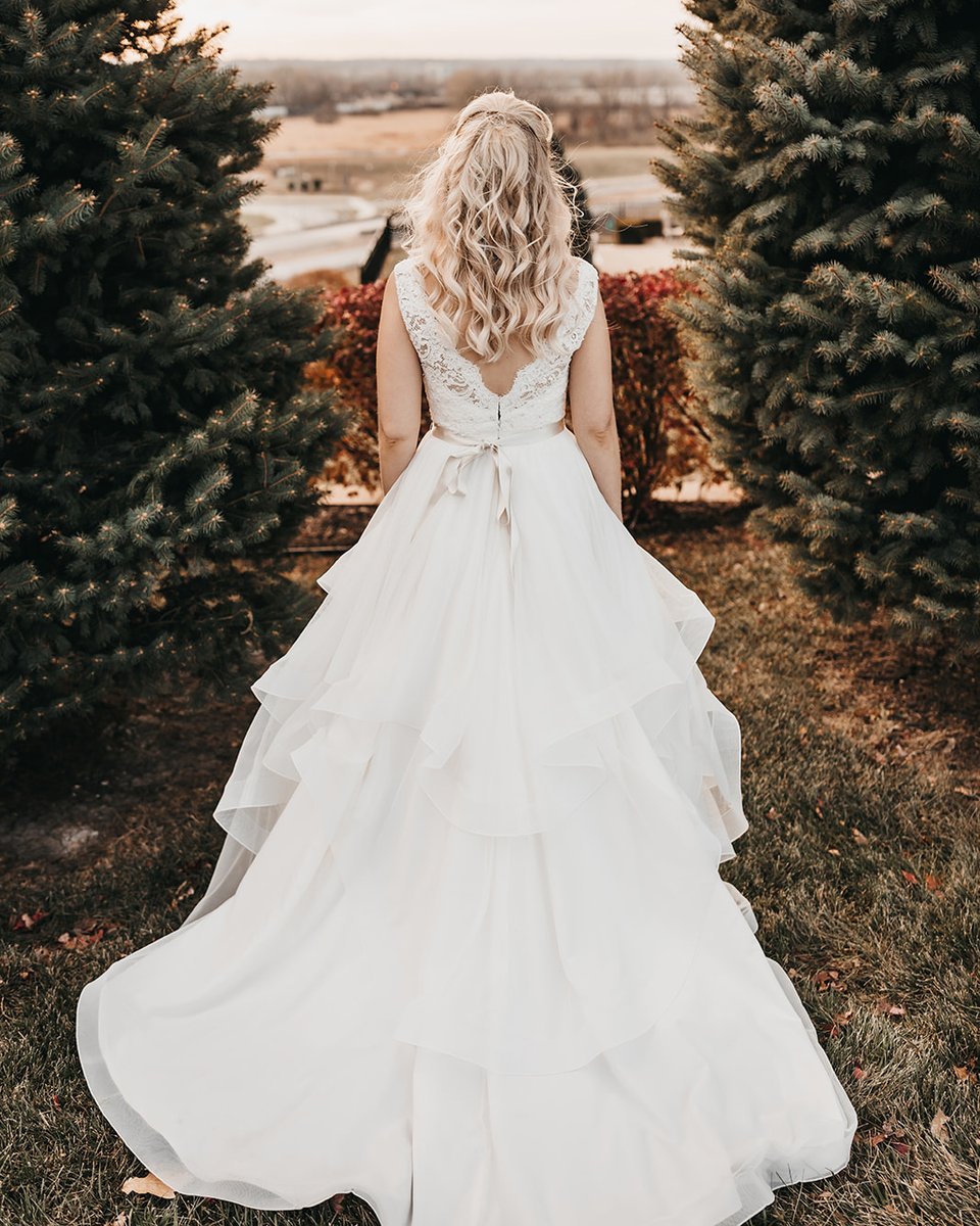 Paloma_Blanca's tweet photo. Our stunning #PalomaBride Mariah has us swooning! The warm vibes from her special day will keep us heated on the coldest of days 😍
#Style4798
Photo by: Jill Caren Photo
Bridal Boutique: Something White Bridal Boutique https://t.co/exGMgsJBHe