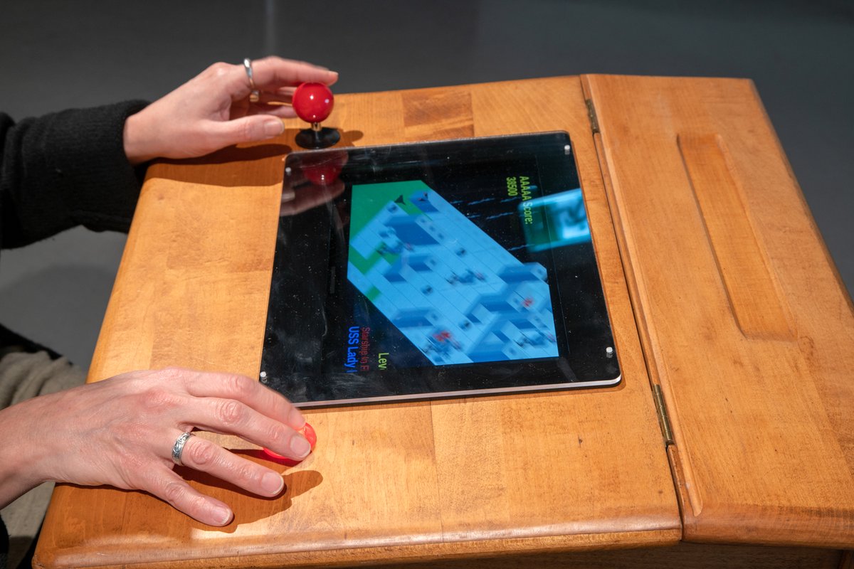 sixtrends's tweet photo. A computer game created inside a old computer desk. Check out all the amazing eArt at CodeX exhibition.

Installation view: CodeX: playable &amp; disruptive futurist eArt, Onsite Gallery, OCAD University, Toronto, 2020. Photo: Yuula Benivolski.

#eArt #toronto #codex #exhibition #art https://t.co/kpVWuMqhBn