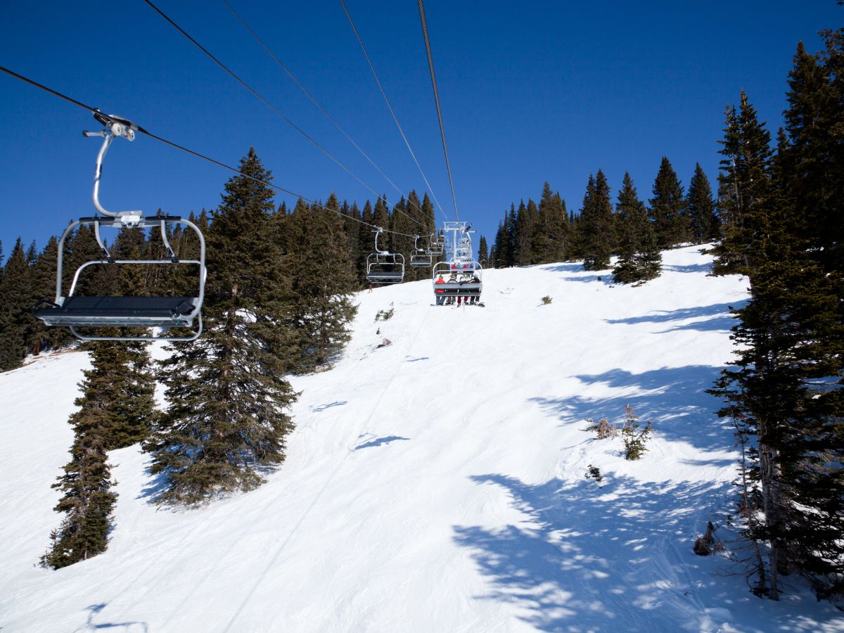 Are you ready to soak up Bluebird Days in #Vail &amp; #BeaverCreek? With glorious sunshine and an event-filled spring ahead—perfect weather for #springskiing—make your #springbreak plans! Give us a call today: 888-617-3687 | VailValleyGetaway.com