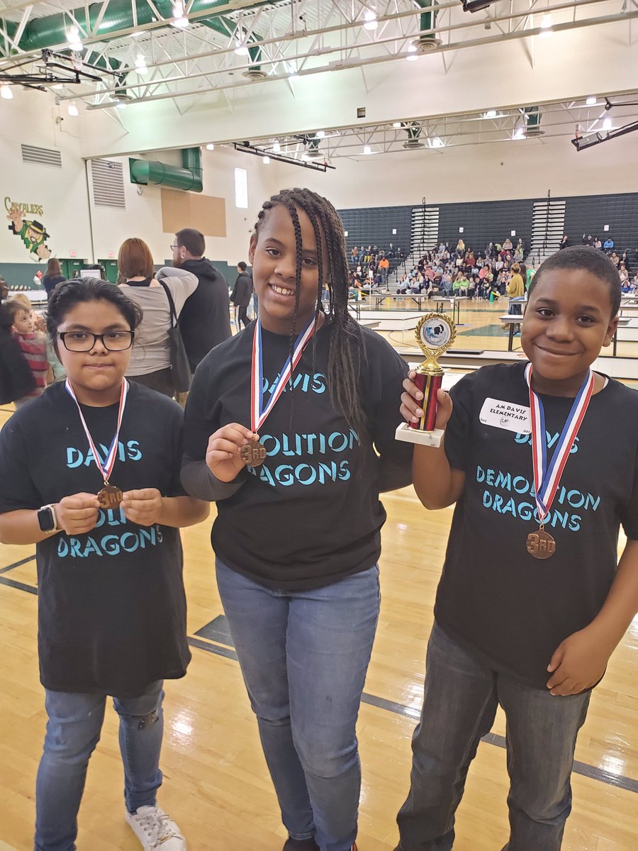 CrystalWill89's tweet photo. @AMDavisElem 4-5 dash team won 3rd place. Excellent job guys! We're so proud of all of our students and how they represented Davis. #dedicateddavisdragons #oneccps https://t.co/zxD0fsl78g