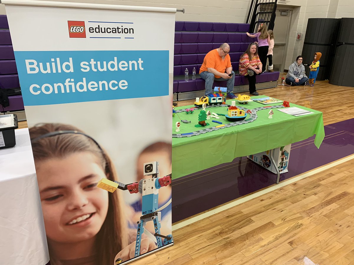 WalkerUtjenny's tweet photo. Come check out LEGO education at the Maury county STEM expo! @howellprincipal #buzzworthy @LEGO_Education #legomastereducator https://t.co/b0VuA3Ur8s