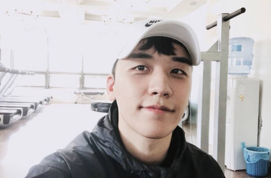 happer_kim's tweet photo. So many people love you.
Don't focus on the people who don't .
We all love u so much @ForvictoRi 
#TakeCareSeungri https://t.co/u3gB7TB1Xs