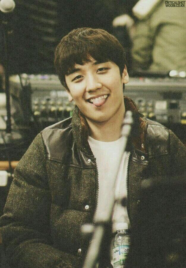 happer_kim's tweet photo. So many people love you.
Don't focus on the people who don't .
We all love u so much @ForvictoRi 
#TakeCareSeungri https://t.co/u3gB7TB1Xs