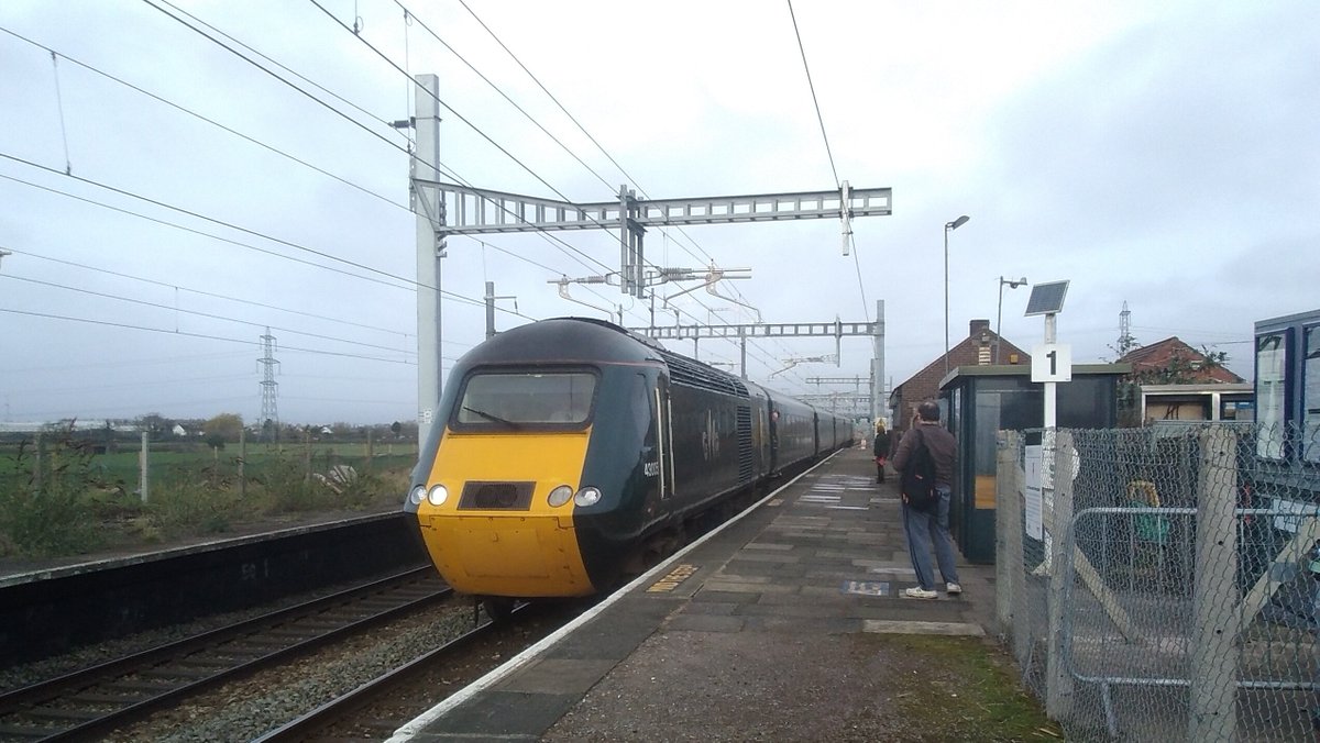 ManVsTrain's tweet photo. @PilningStation The train now approaching platform 1 is the #PilningExpress..
Don't tell anyone but...
This super secretive service reached Bristol in just 17 minutes.
The 07.52 departure from Severn Beach took a whopping 36 minutes ๐คซ
#Footbridge4Pilning = #Justice4Severnside
#ErnieTheMast https://t.co/B6lNMObfH6