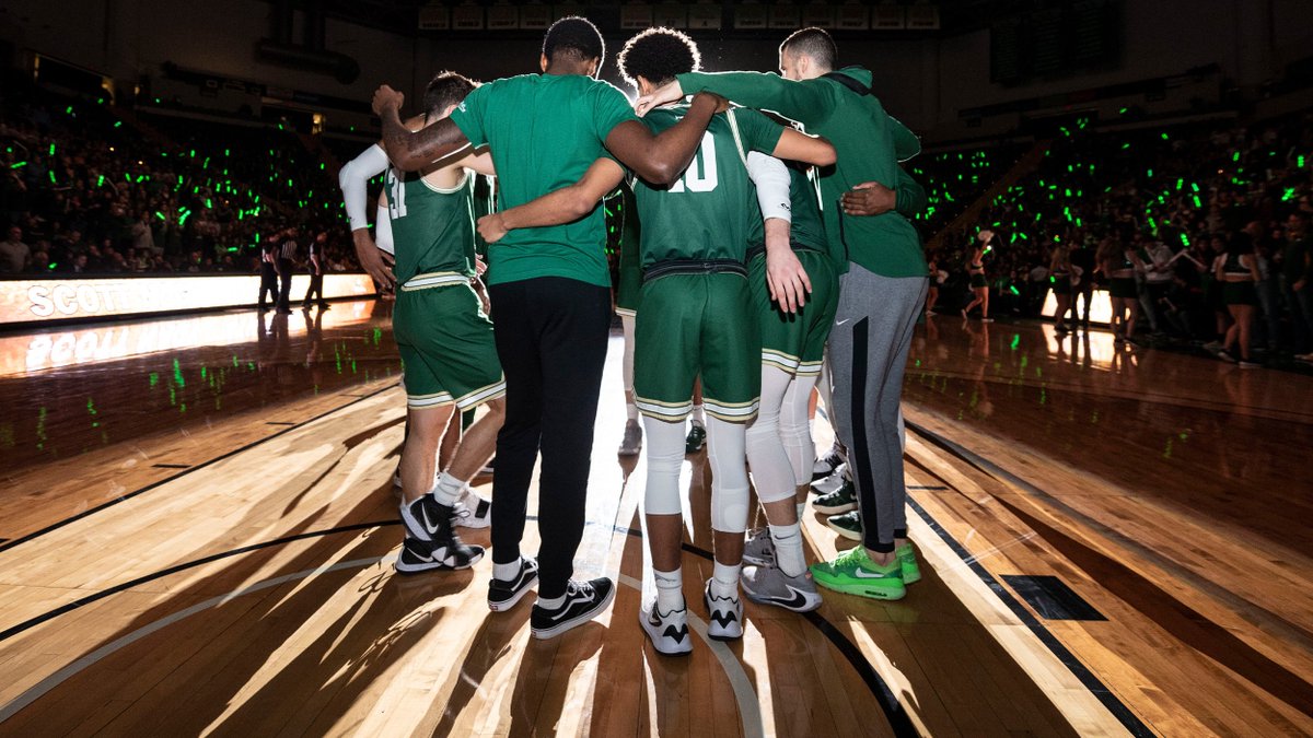 WSU_MBB's tweet image. Seems like the City of Dayton has a lot of eyes on it this morning...Welcome to our home, where we were undefeated in #HLMBB play this season on the way to a program record 25 wins. Enjoy the Gem City, we're getting set for Indy.

#RaiderUP | #REACHtheHORIZON | #GetRowdy