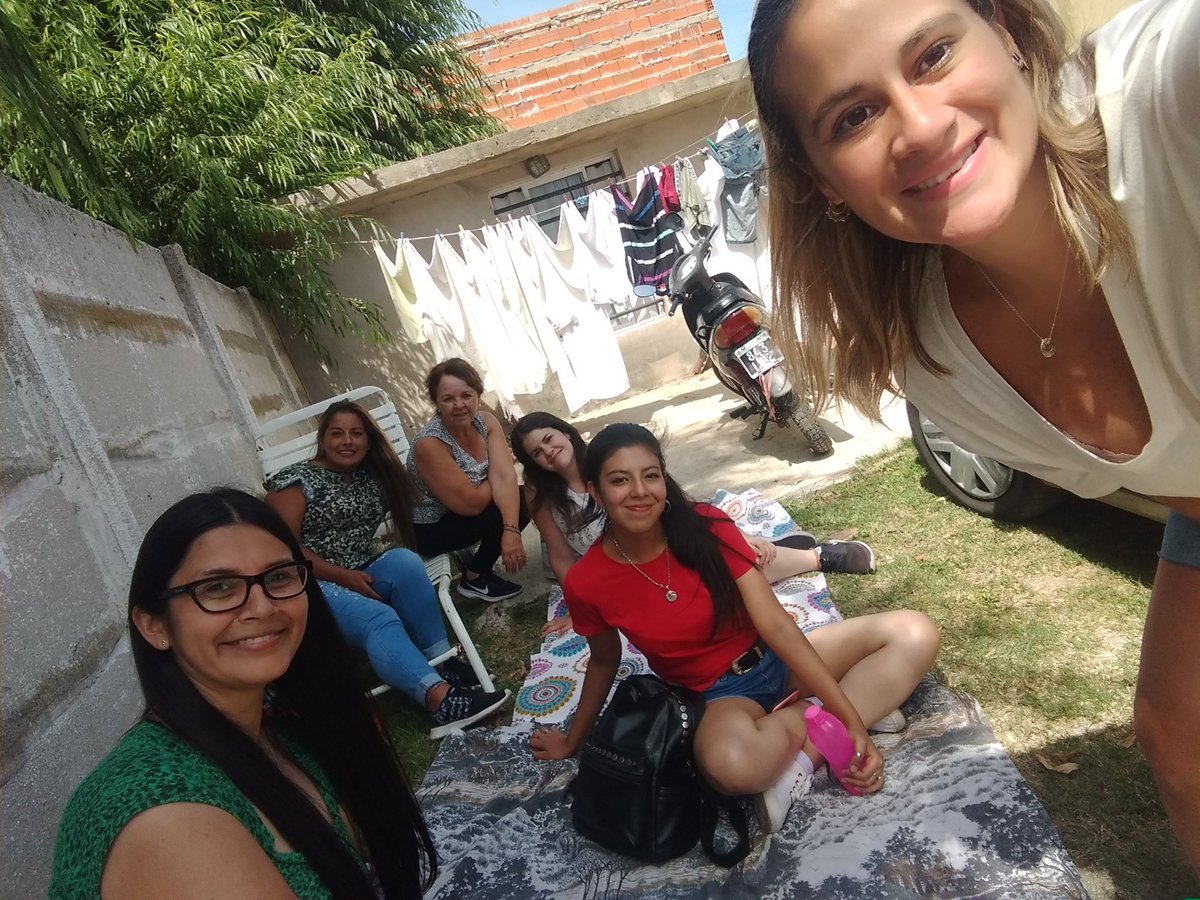 MarRo1105's tweet photo. @AbelPintos Acá estamos flacuuuuuu!!! Ansiosas de estar en el chow 🎶💪🎵🎼🎉🎉
@APdeGira 
@DanielaMurua11 
@lau https://t.co/QifirViKfc