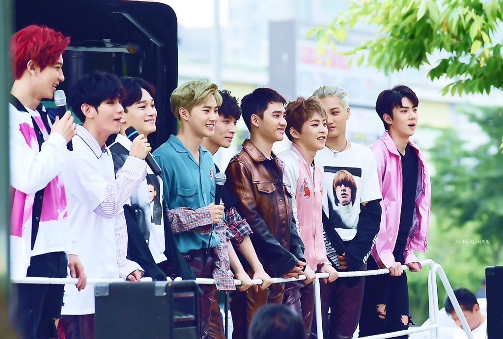 KoreanStyleUlzz's tweet photo. Besoin de nouveau pull, sweat-shirt, veste, pantalon, jupe ou d'autres choses ? Venez faire un tour sur https://t.co/FX336hsvGH

-15% avec le code promo : KoreanStyle

Profitez en ✌️

We are one 😉

#exo #kpop #EXOL #EXOLSelcaDay https://t.co/1WsWpcWQMM