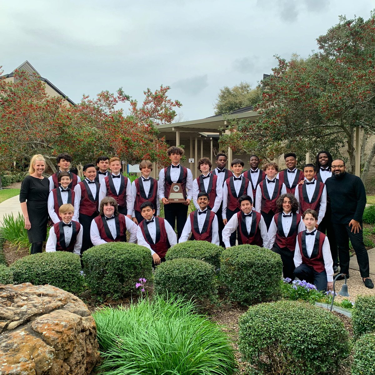 pershingchoir1's tweet photo. Congratulations one more time to the 94 singers in our four choirs who sang with heart, read with focus, and earned FOUR UIL SWEEPSTAKES this week! That’s 24 straight 1s—a record-breaking achievement at Pershing! ☝🏾☝🏾☝🏾 @HISDFineArt @dp_hisd_music @PershingPandas https://t.co/gEYxqgvg3G
