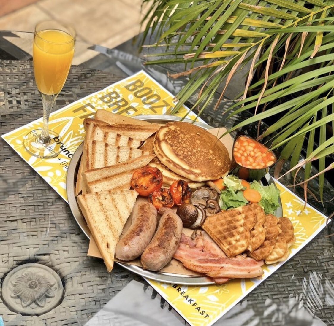 Boozy BreakfastApple Boulevard 130 Aminu kano cr. Wuse2 ———Your go to sunday brunch location! Huge breakfast, Bottomless mimosas, board games , good music! ———Naija Vibes- 3500Oyibo- 4500————Each meal comes with bottomless mimosa until 12pm/ orange juice and tea.————