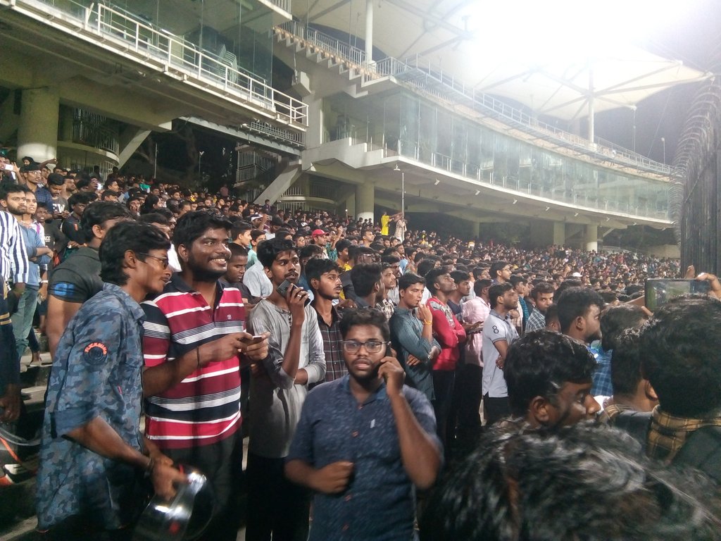 TGovindaraj_vkp's tweet photo. @ChennaiIPL Finaly My Dear #CaptainCool #MSDhoni'ya paarthutten with our #CSK Players #Raina
#MVijay #Rayudu #Chawla #KSharma and #LBalaji #SFleming etc
Very very happy & unforgettable day in my life๐ฅฐ๐๐ฅ
#AnbuDen #SuperGrind #WhistlePodu ๐ฆ๐ #Yellove https://t.co/XAzB9wPJIy