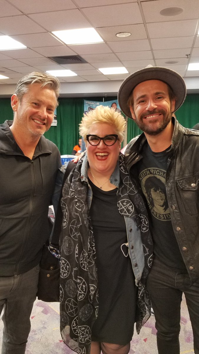 KimMerville's tweet photo. Hangin' with #LegendsOfTomorrow's own #Constantine @MattRyanReal &amp; his friend Mark Jules Wright at #Pensacon2020. Thanks Again, Gentlemen, Always Great to See You Both!😘
#Hellblazer
#JohnConstantine🇬🇧👔🧥🚬
#ConstantineCityOfDemons
#JLDApokolipsWar
#AssassinsCreedBlackFlag https://t.co/MN4oyG627G